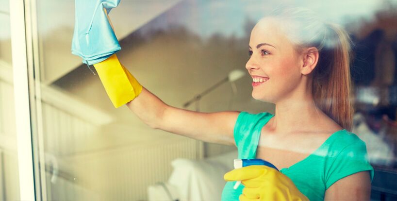 Clean windows from dust